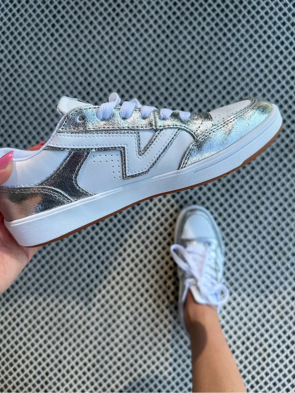 NIB Vans Women’s Lowland Comfycush Metallic Silver Sneakers Size US 9 - Picture 2 of 10